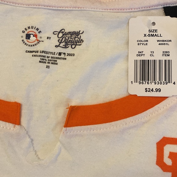 Women’s San Francisco Giants t-shirt.  Go Giants - Picture 2 of 6